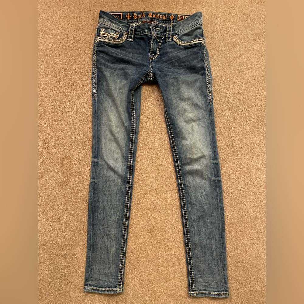 ROCK REVIVAL Pilkin size 26. Med wash blue. Great fade pattern.